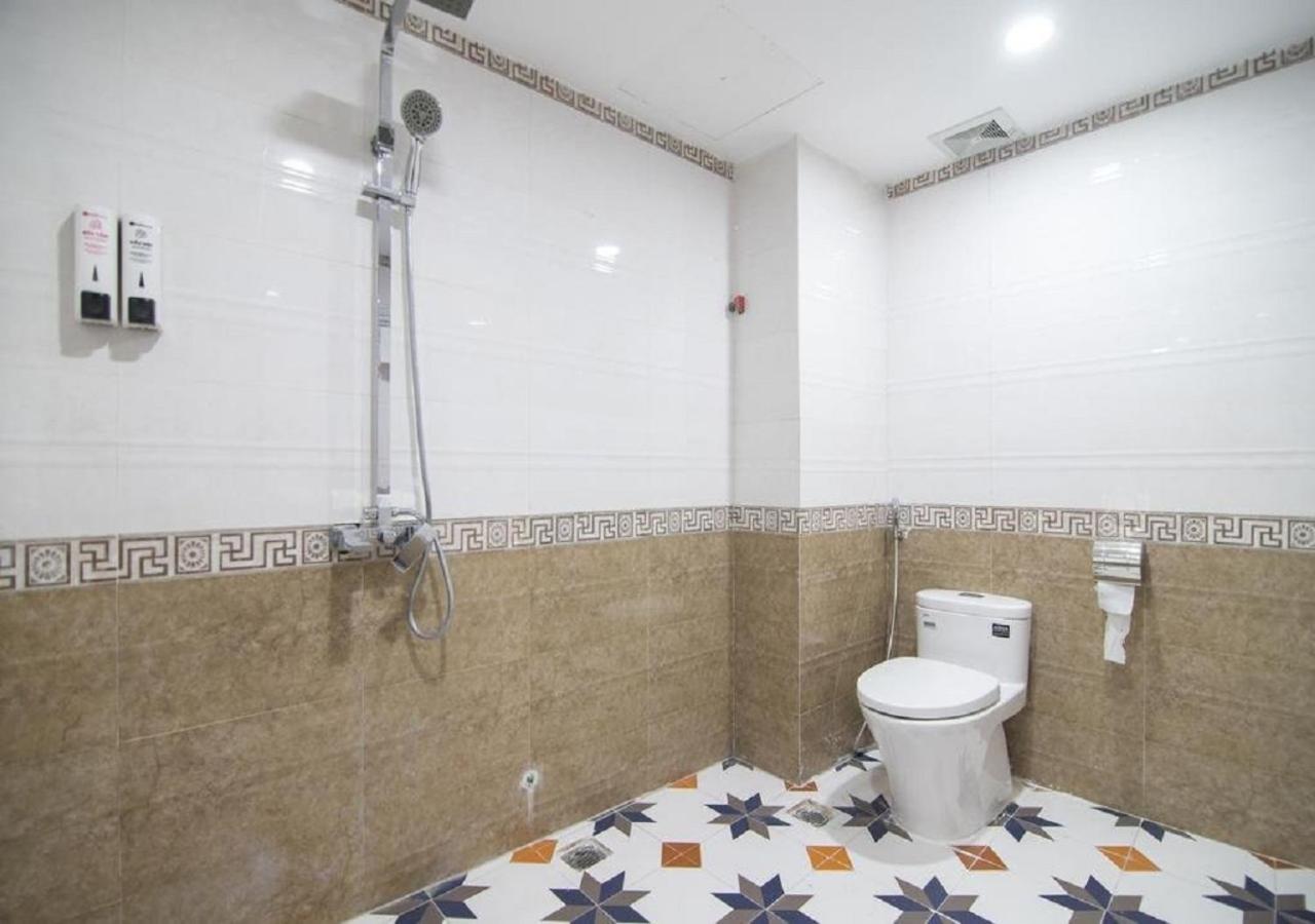 Queen'S Hotel Hanoi Bagian luar foto