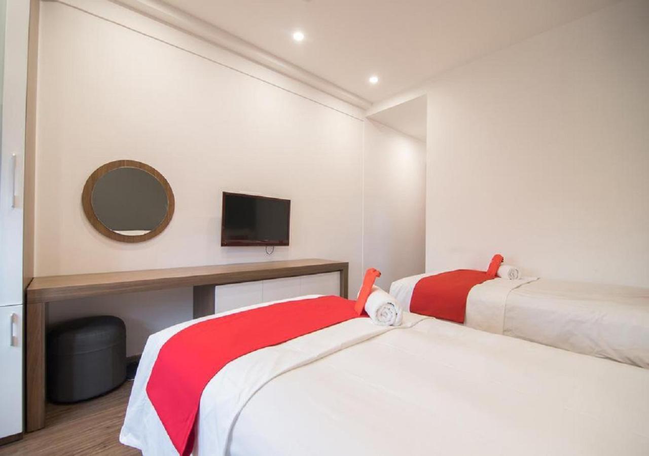 Queen'S Hotel Hanoi Bagian luar foto